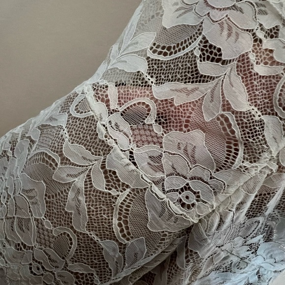 Guess Bodycon Floral Lace Mini Dress, Size XS, Nude/Off White - Picture 5 of 10